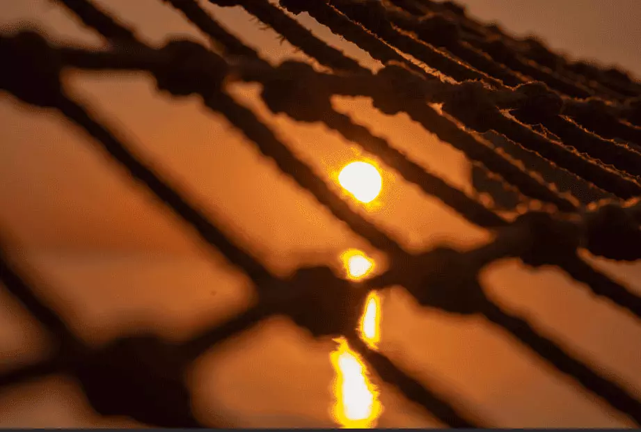 Il tramonto visto dal mare regala sempre emozioni-crociere yoga Star Clippers.jpg