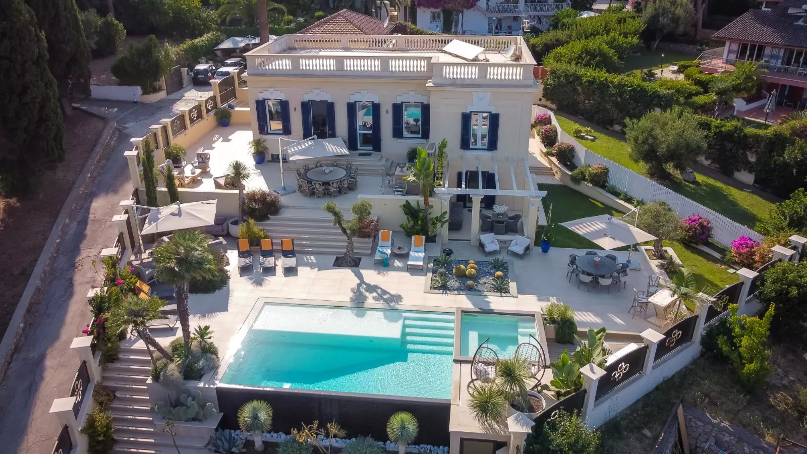 Vista aerea di Villa Callari a San Felice Circeo-Il garden tourism con Emma Villas: soggiorni brevi di Pasqua e Ponti di Primavera nel verde