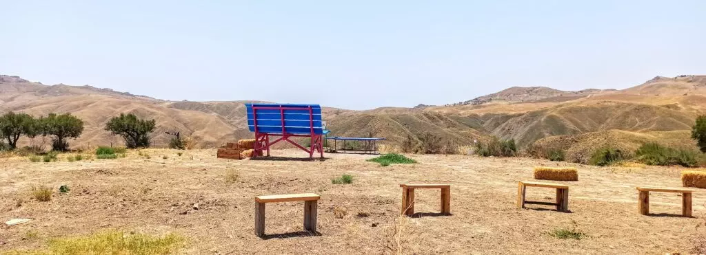 La Big Bench 202 con vista sul deserto siciliano - Una delle 5 destinazioni uniche al mondo
