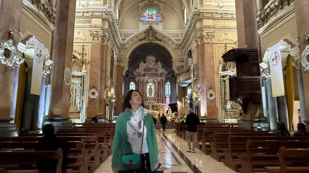Annamaria all'interno della Basilica di San Martino