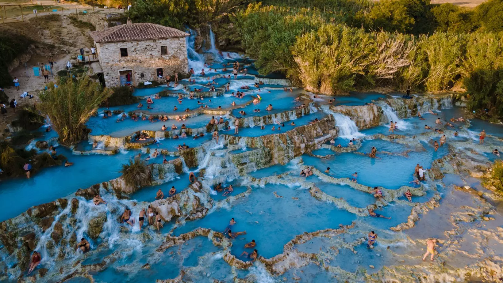 Le meravigliose cascate del Mulino. Terme gratuite di Saturni