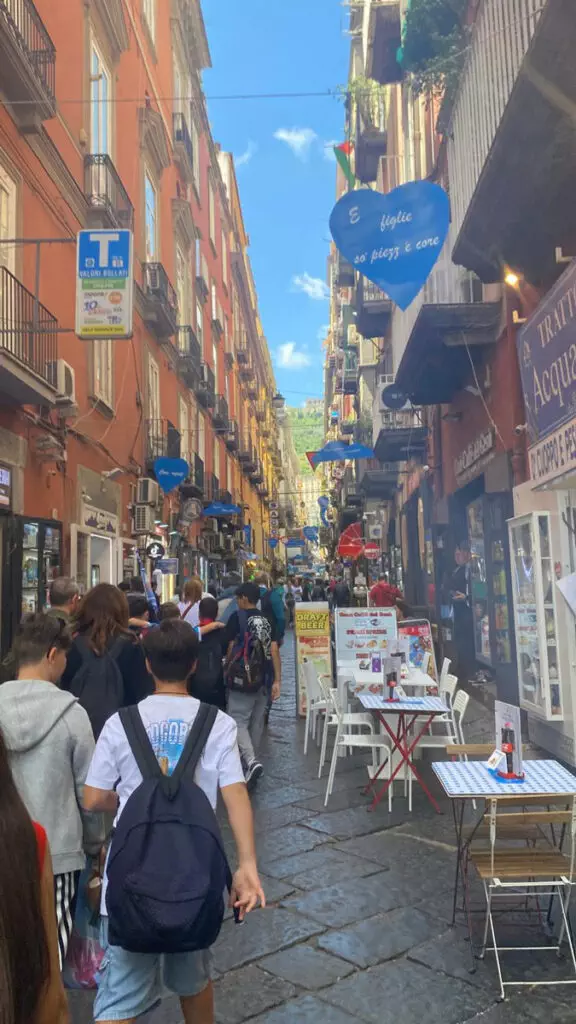In-visita-a-San-Gregorio-Armeno