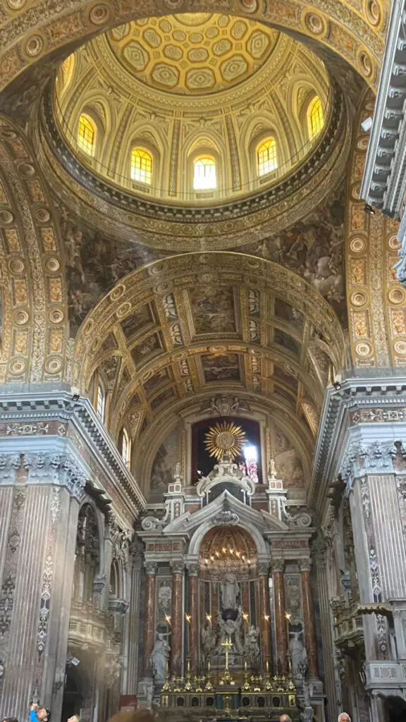 Interno-del-Duomo-di-San-Gennaro