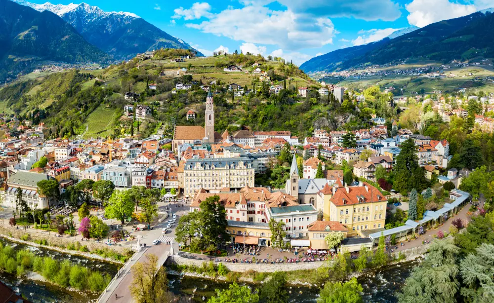 Skyline della città di Merano in Alto Adige
