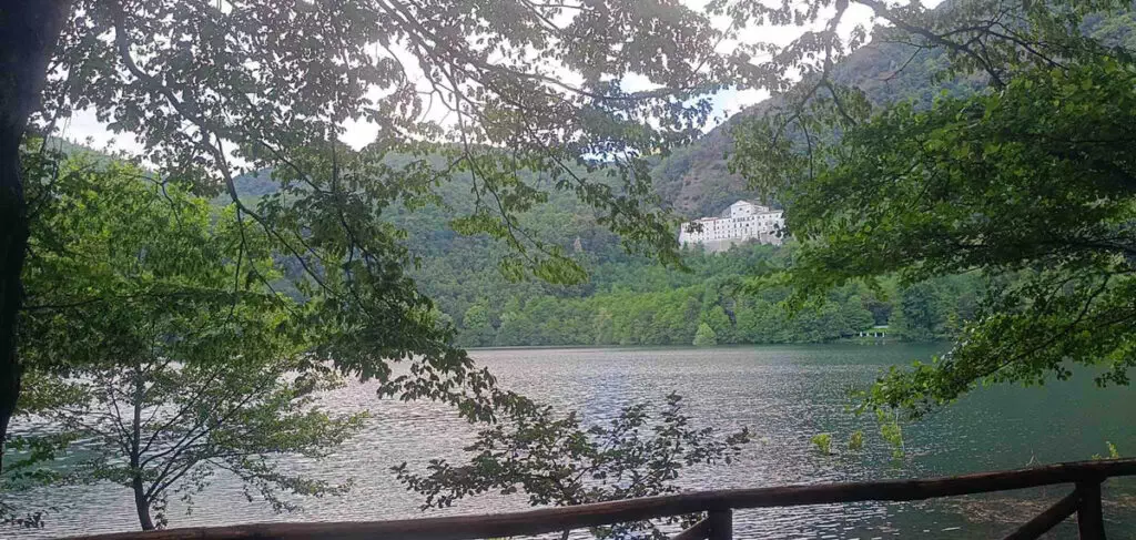 Vista-sui-laghi-di-Monticchio